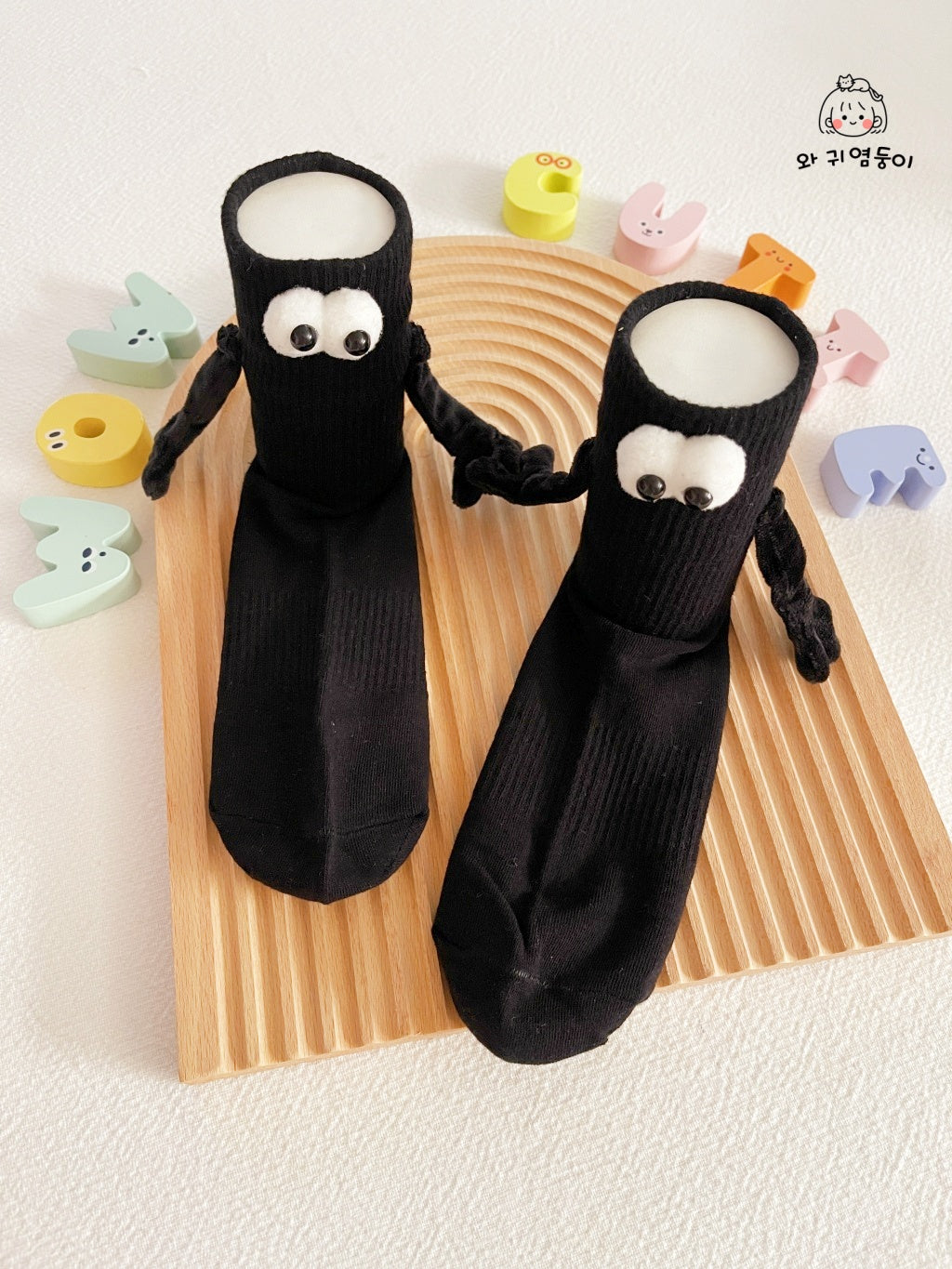 Eyeball Holding-hands Socks