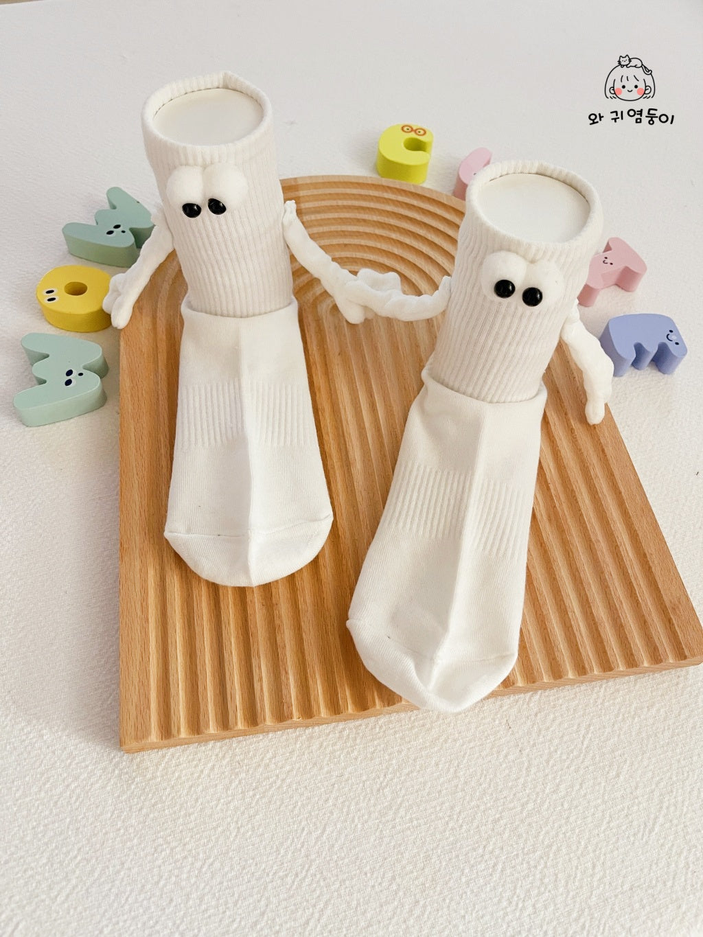 Eyeball Holding-hands Socks