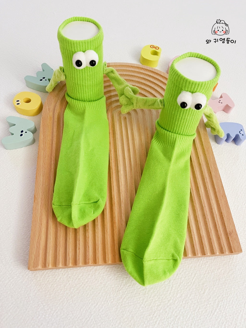 Eyeball Holding-hands Socks